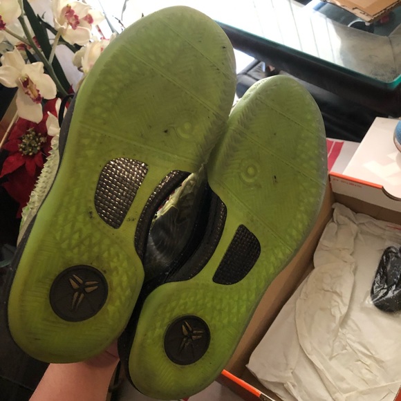 Kobe 8 GS “Christmas “ - Picture 4 of 8